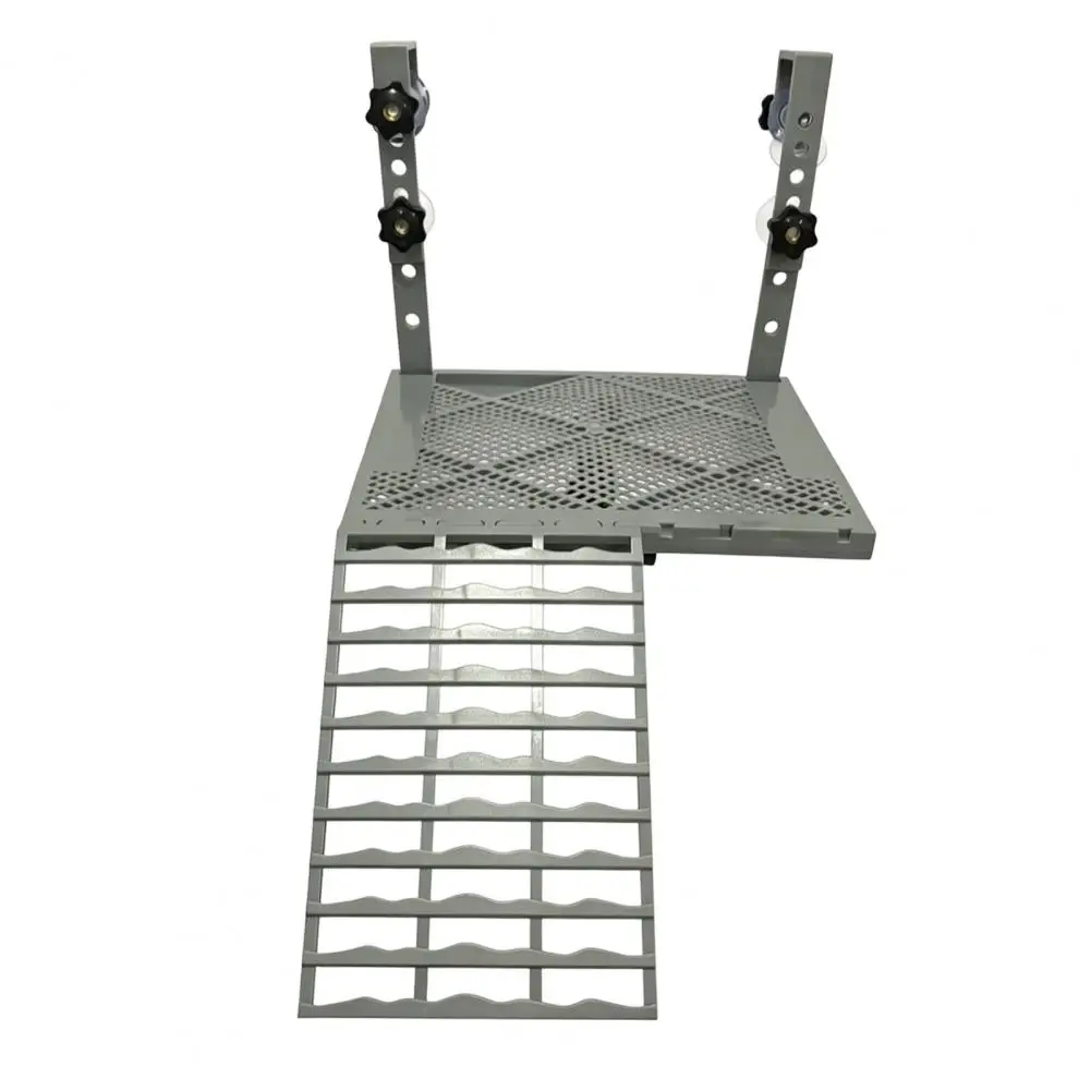 Plateforme grise avec rampe et supports pour aquarium