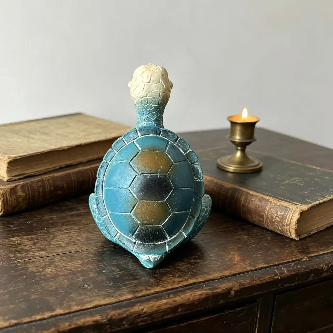 Statue tortue méditative en résine — vue de détail 2