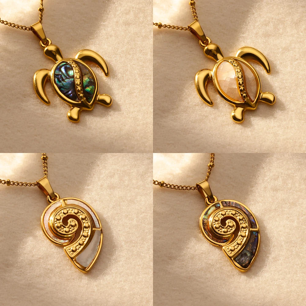 Collier tortue et pendentifs marins colorés