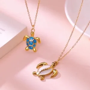 Collier tortue de mer en émail et acier