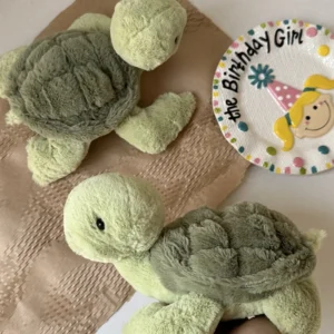 Peluche tortue verte au dessin réaliste