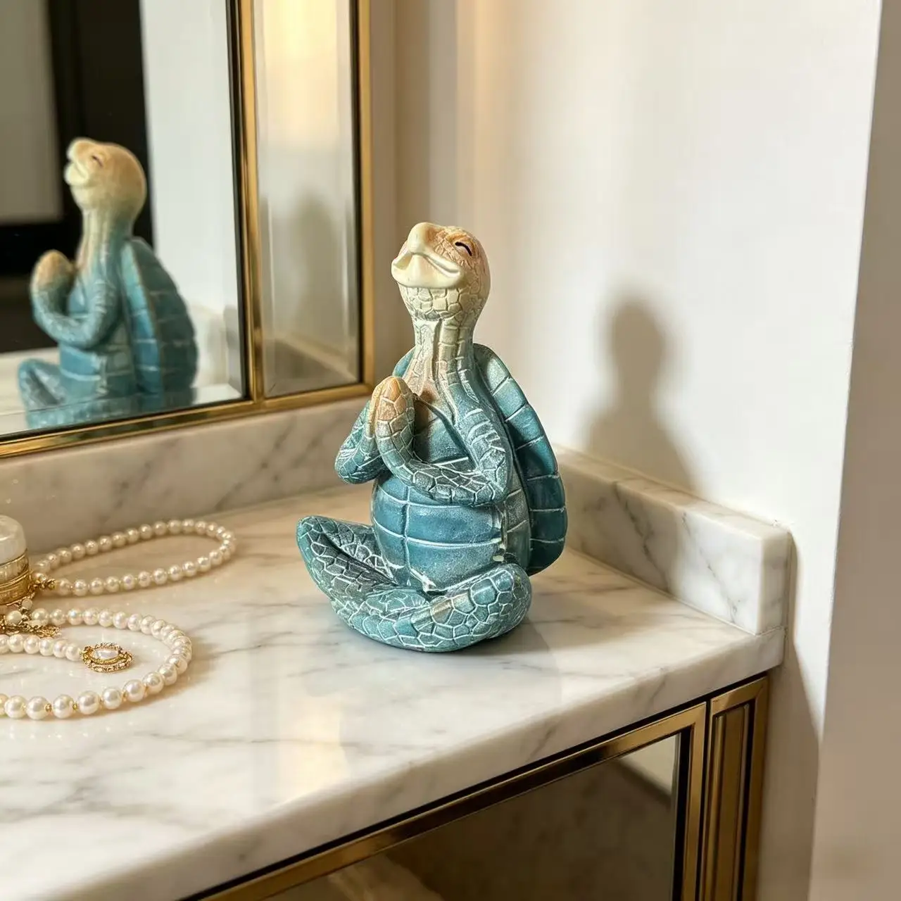 Statue tortue méditative en résine — vue de détail 4