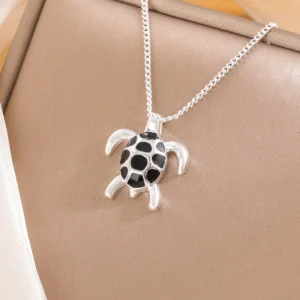 Collier tortue à carapace contrastée