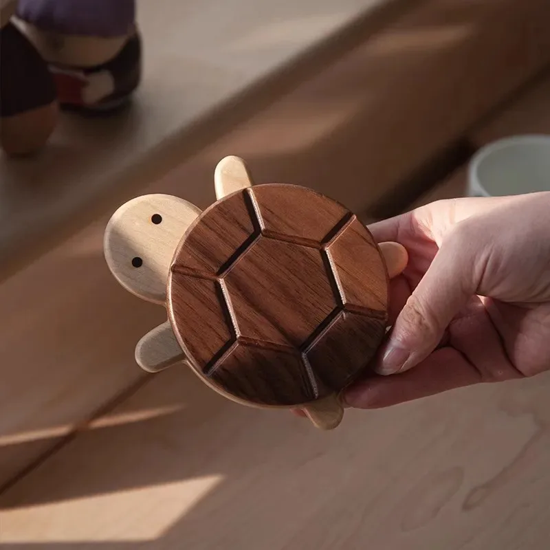 Dessous de tasse tortue en bois — vue de détail 3